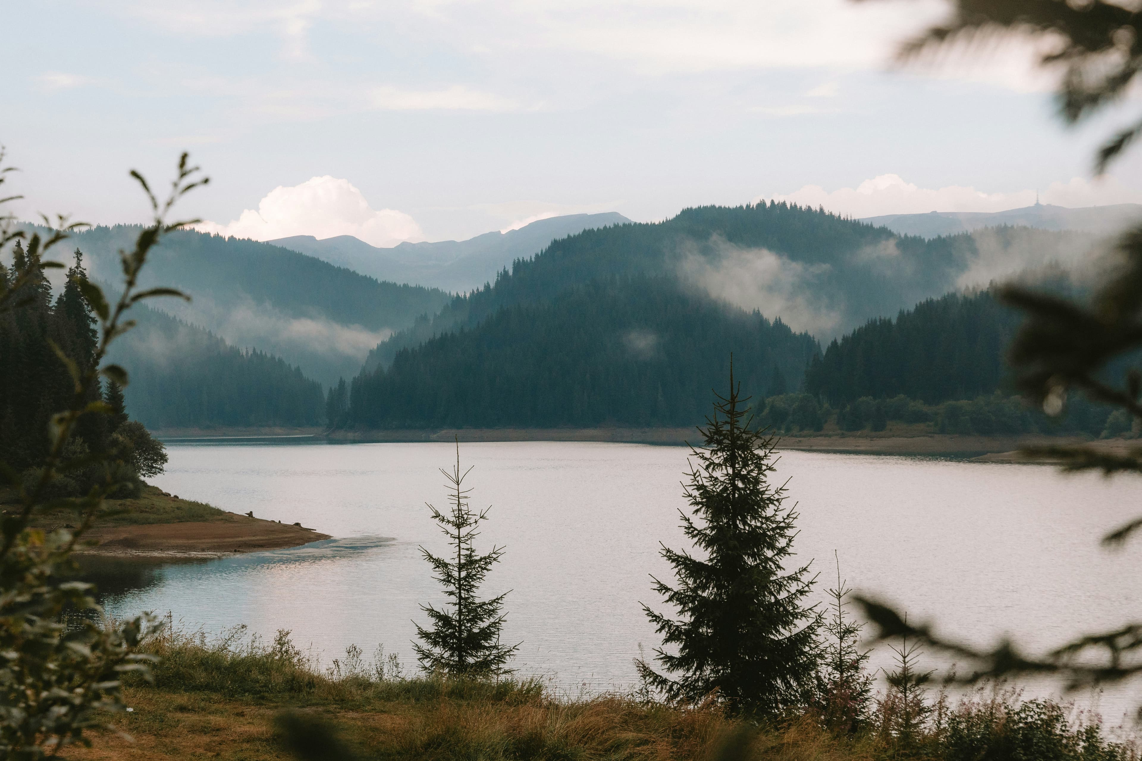 Lacul Bolboci , Peştera Ialomicioara