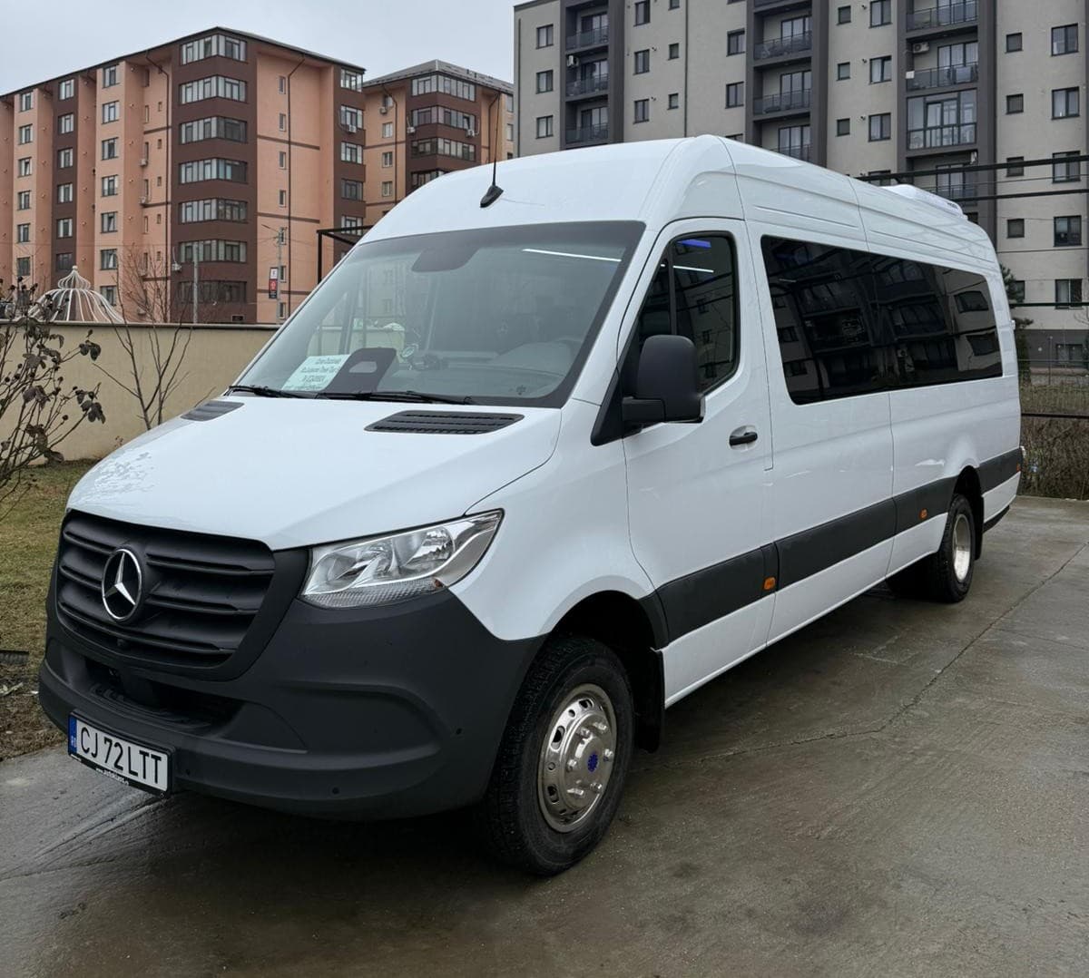 Mercedes-Benz Sprinter VIP - 19 + 1 + 1 Locuri